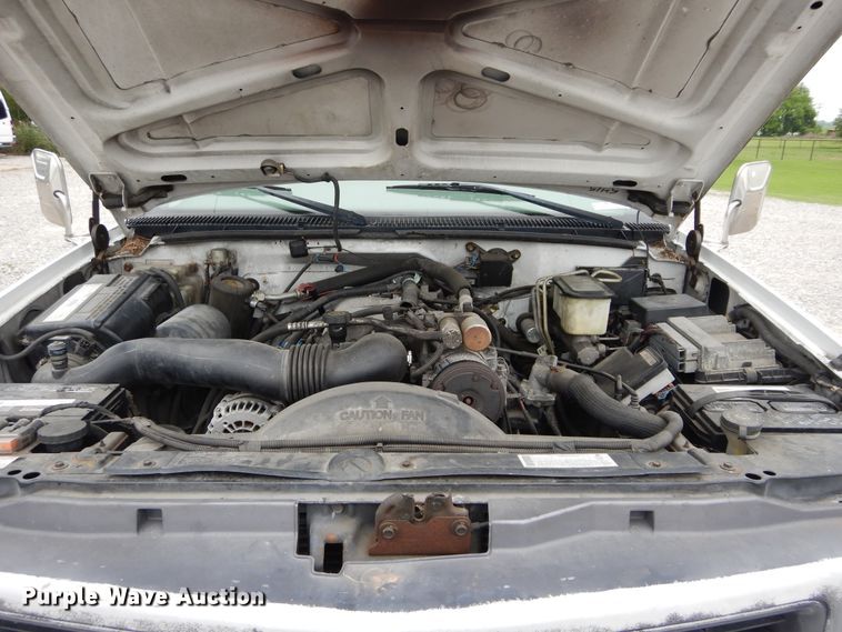 image for item HS9568 2001 GMC Sierra 3500HD  bucket truck