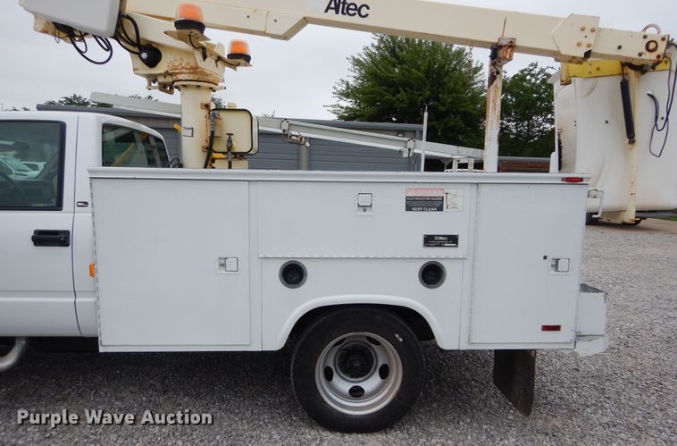 image for item HS9568 2001 GMC Sierra 3500HD  bucket truck