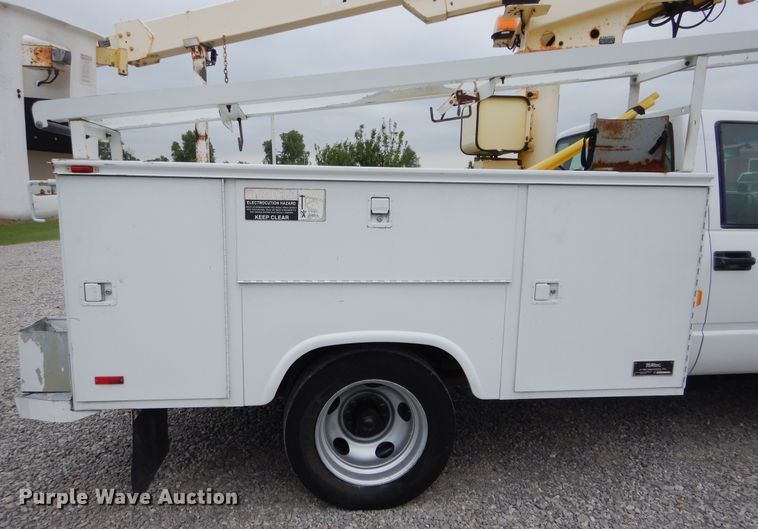 image for item HS9568 2001 GMC Sierra 3500HD  bucket truck
