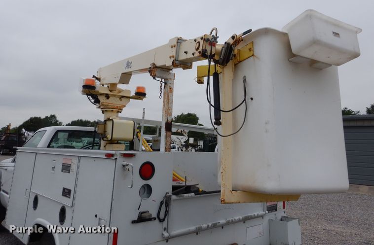 image for item HS9568 2001 GMC Sierra 3500HD  bucket truck