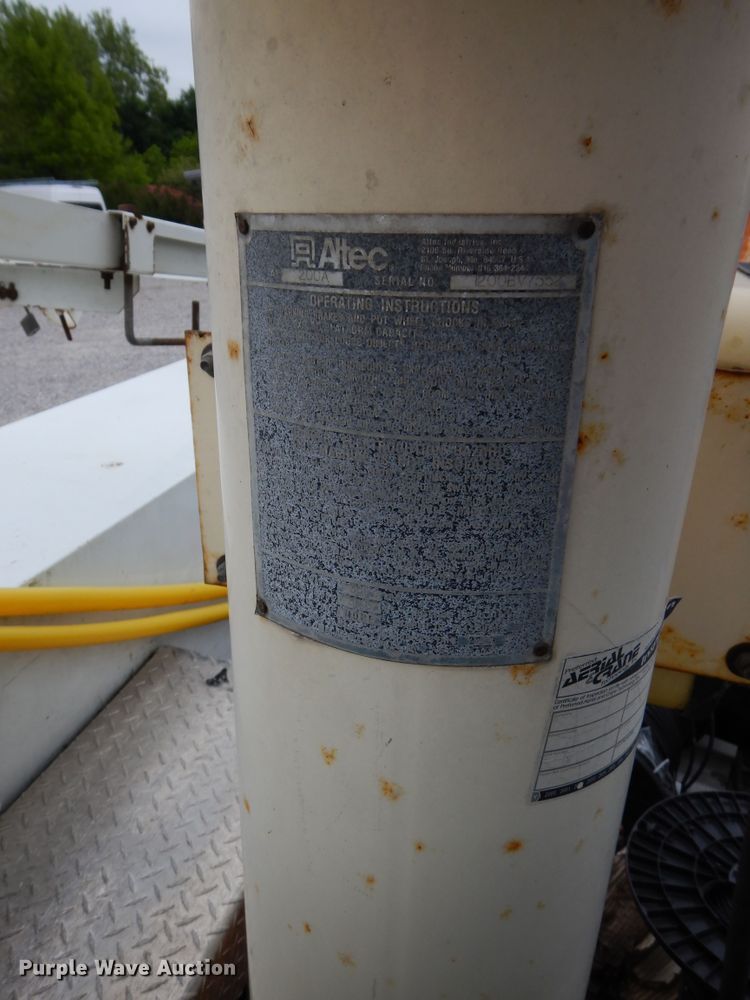 image for item HS9568 2001 GMC Sierra 3500HD  bucket truck