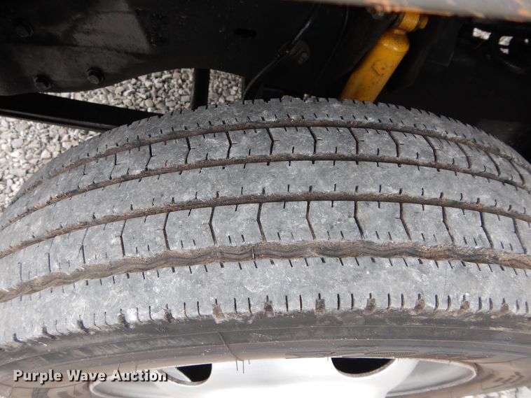 image for item HS9568 2001 GMC Sierra 3500HD  bucket truck