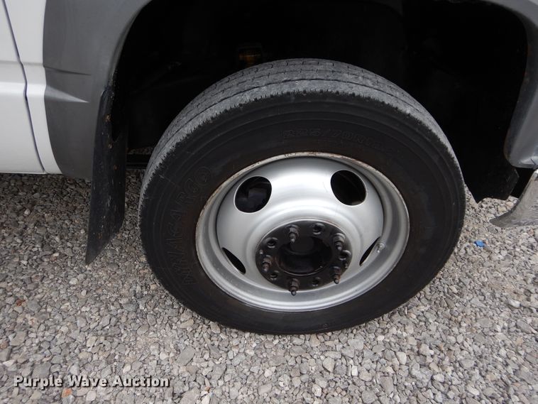 image for item HS9568 2001 GMC Sierra 3500HD  bucket truck