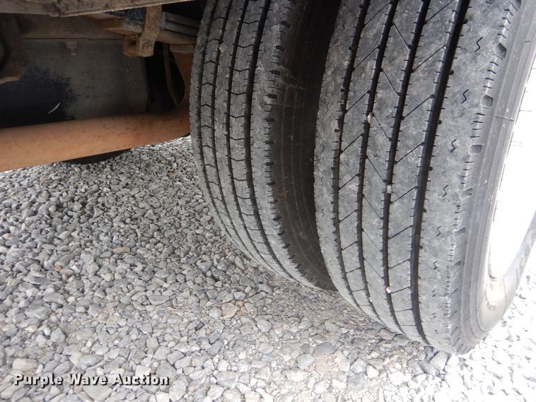 image for item HS9568 2001 GMC Sierra 3500HD  bucket truck