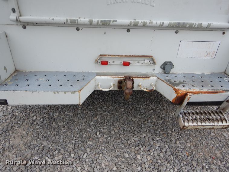 image for item HS9568 2001 GMC Sierra 3500HD  bucket truck