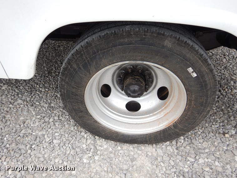 image for item HS9568 2001 GMC Sierra 3500HD  bucket truck