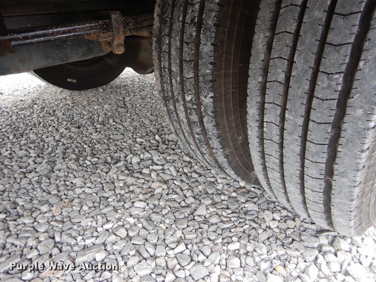 image for item HS9568 2001 GMC Sierra 3500HD  bucket truck