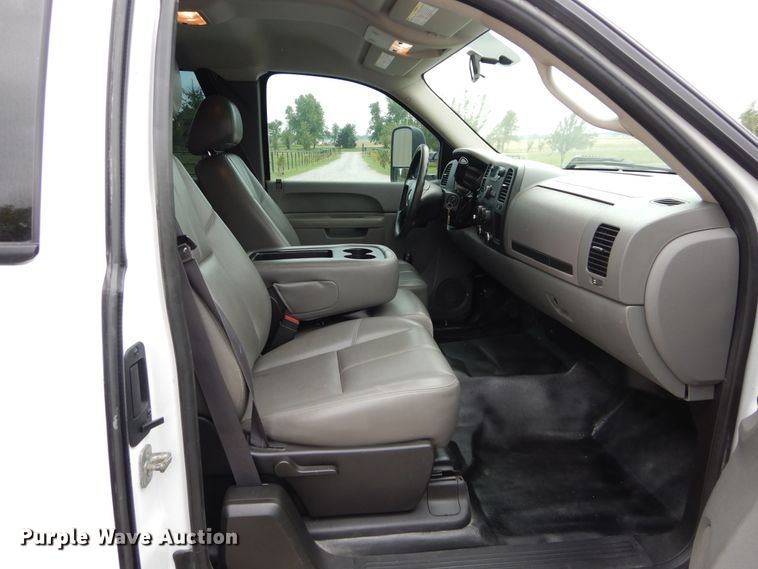 image for item HS9575 2013 Chevrolet Silverado 2500HD  Ext. Cab utility bed pickup truck