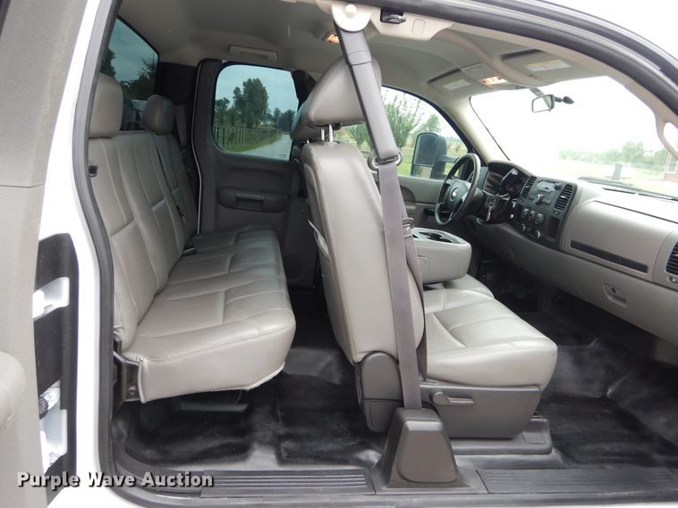 image for item HS9575 2013 Chevrolet Silverado 2500HD  Ext. Cab utility bed pickup truck