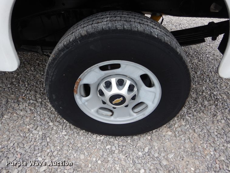 image for item HS9575 2013 Chevrolet Silverado 2500HD  Ext. Cab utility bed pickup truck