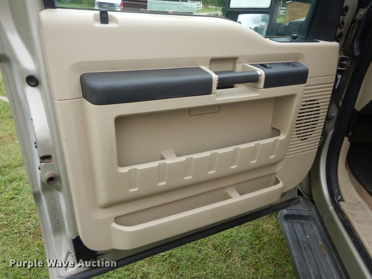 image for item HS9590 2010 Ford F350 Super Duty  SuperCrew bale bed pickup truck