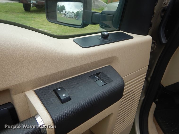 image for item HS9590 2010 Ford F350 Super Duty  SuperCrew bale bed pickup truck