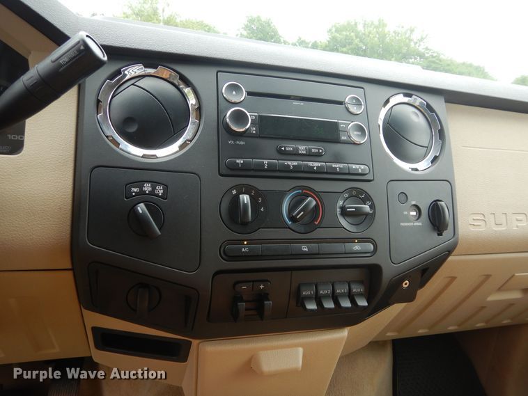 image for item HS9590 2010 Ford F350 Super Duty  SuperCrew bale bed pickup truck