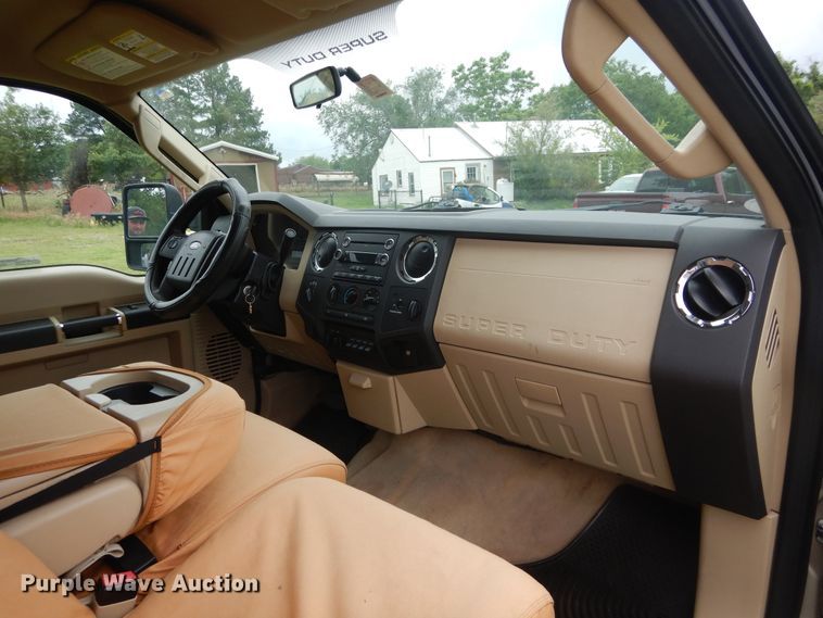 image for item HS9590 2010 Ford F350 Super Duty  SuperCrew bale bed pickup truck