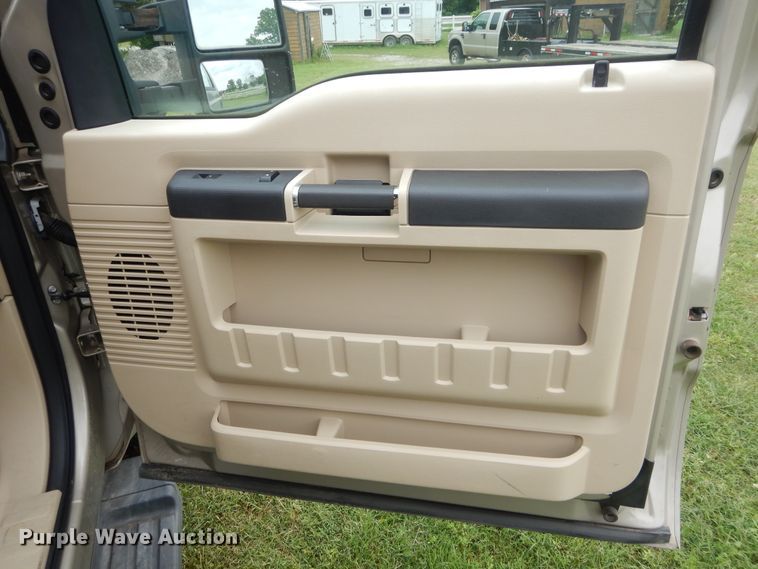 image for item HS9590 2010 Ford F350 Super Duty  SuperCrew bale bed pickup truck