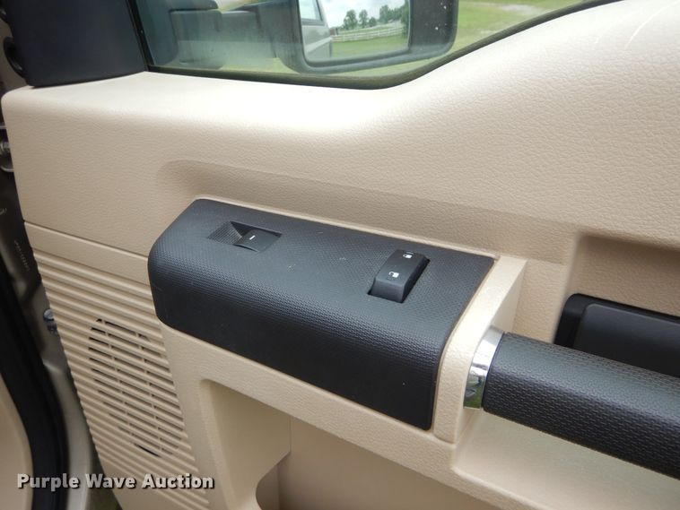 image for item HS9590 2010 Ford F350 Super Duty  SuperCrew bale bed pickup truck