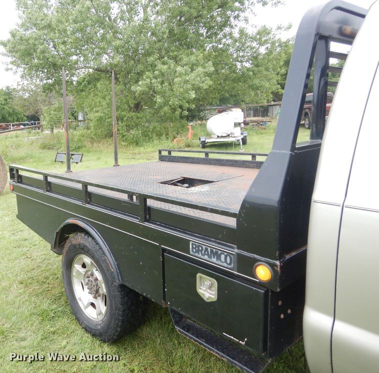 image for item HS9590 2010 Ford F350 Super Duty  SuperCrew bale bed pickup truck