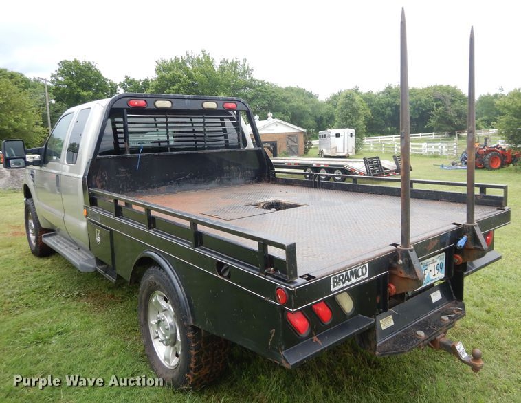image for item HS9590 2010 Ford F350 Super Duty  SuperCrew bale bed pickup truck