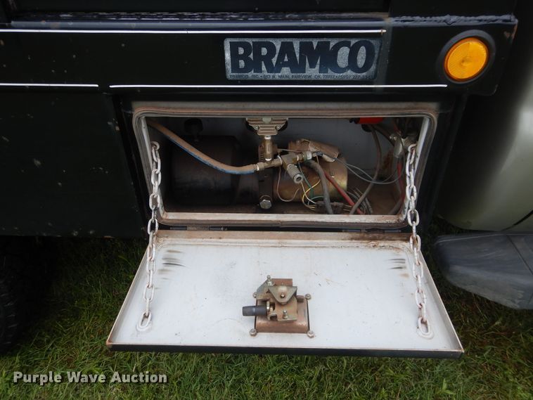 image for item HS9590 2010 Ford F350 Super Duty  SuperCrew bale bed pickup truck