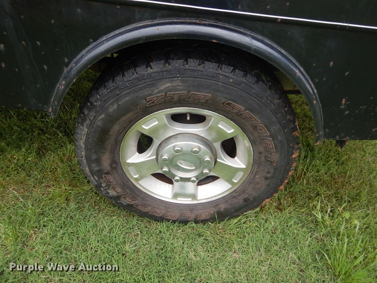 image for item HS9590 2010 Ford F350 Super Duty  SuperCrew bale bed pickup truck