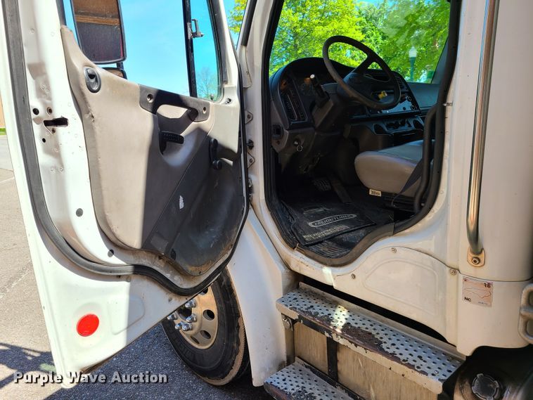 image for item K5812 2006 Freightliner Business Class M2 side curtain box truck