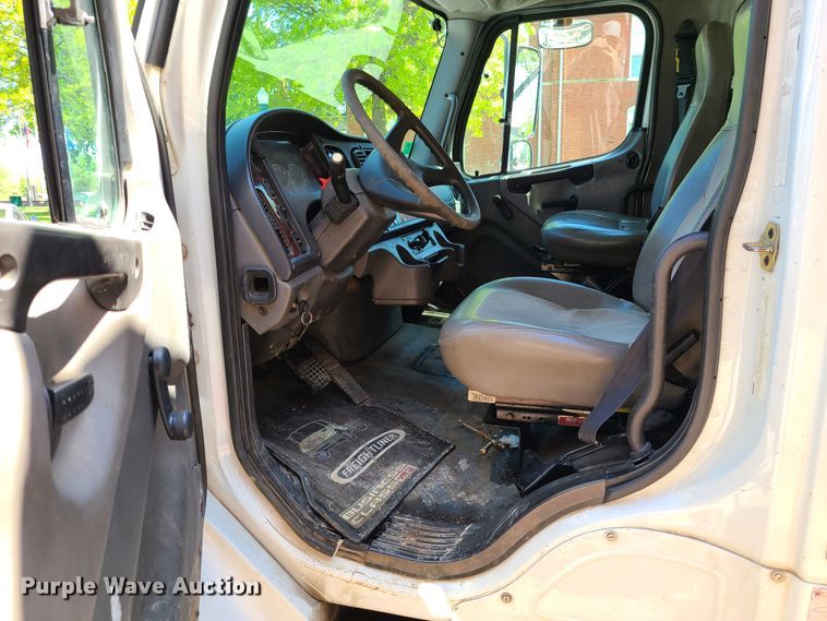 image for item K5812 2006 Freightliner Business Class M2 side curtain box truck