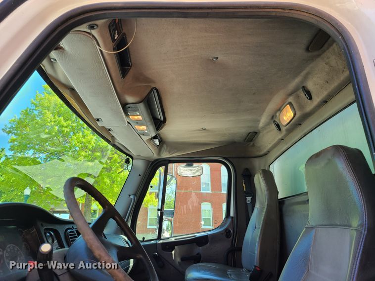 image for item K5812 2006 Freightliner Business Class M2 side curtain box truck