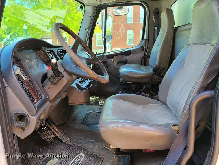 image for item K5812 2006 Freightliner Business Class M2 side curtain box truck