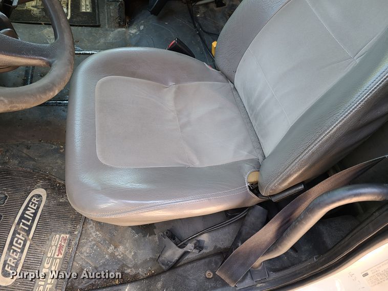 image for item K5812 2006 Freightliner Business Class M2 side curtain box truck