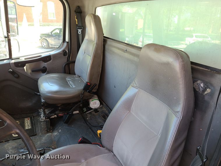 image for item K5812 2006 Freightliner Business Class M2 side curtain box truck