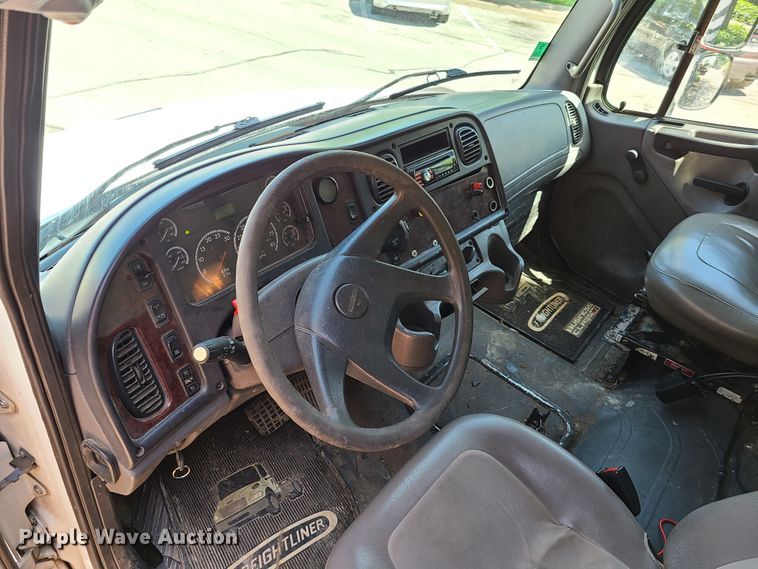 image for item K5812 2006 Freightliner Business Class M2 side curtain box truck