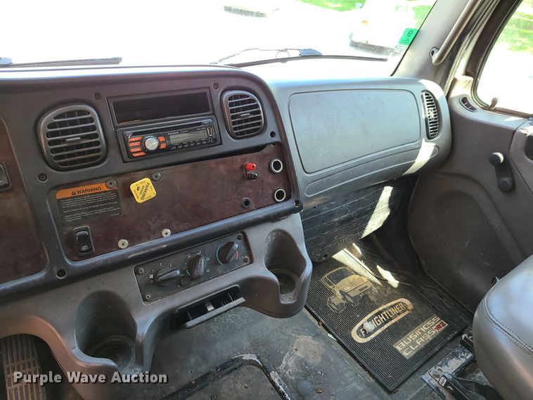 image for item K5812 2006 Freightliner Business Class M2 side curtain box truck