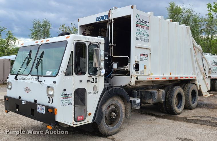 image for item K5855 2002 Crane Carrier  refuse truck