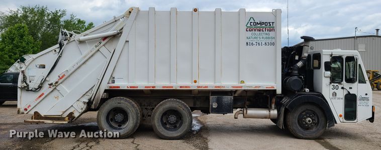 image for item K5855 2002 Crane Carrier  refuse truck