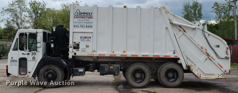 image for item K5855 2002 Crane Carrier  refuse truck