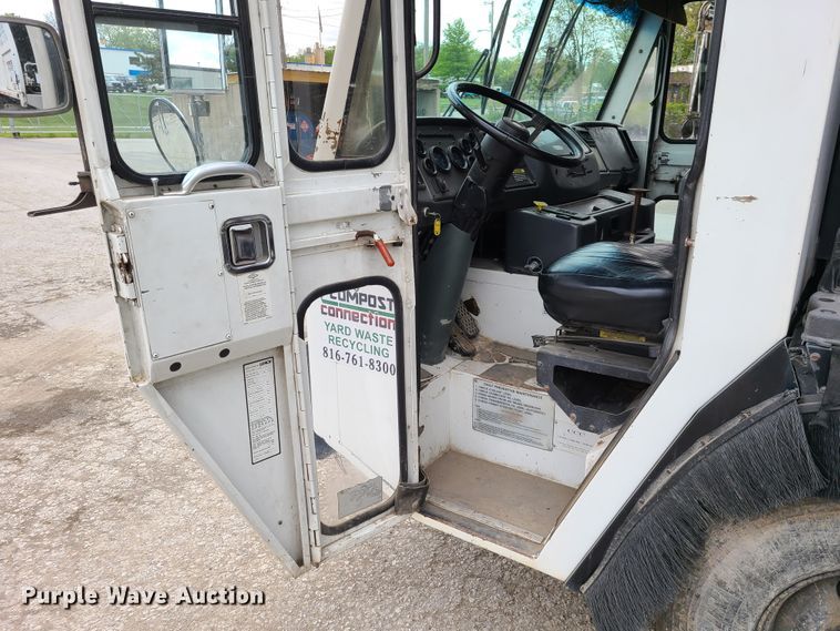 image for item K5855 2002 Crane Carrier  refuse truck