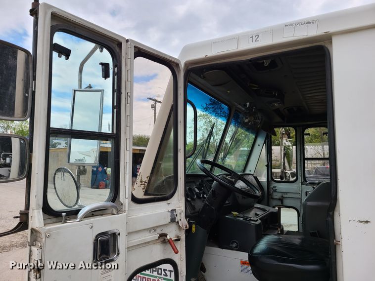 image for item K5855 2002 Crane Carrier  refuse truck