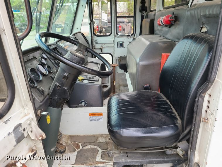 image for item K5855 2002 Crane Carrier  refuse truck