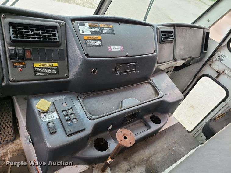 image for item K5855 2002 Crane Carrier  refuse truck