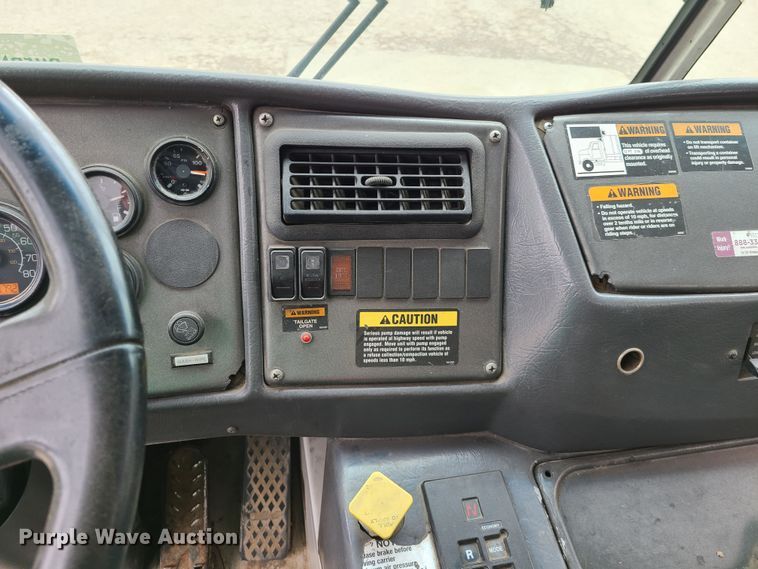 image for item K5855 2002 Crane Carrier  refuse truck