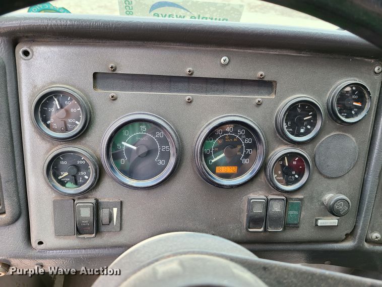 image for item K5855 2002 Crane Carrier  refuse truck