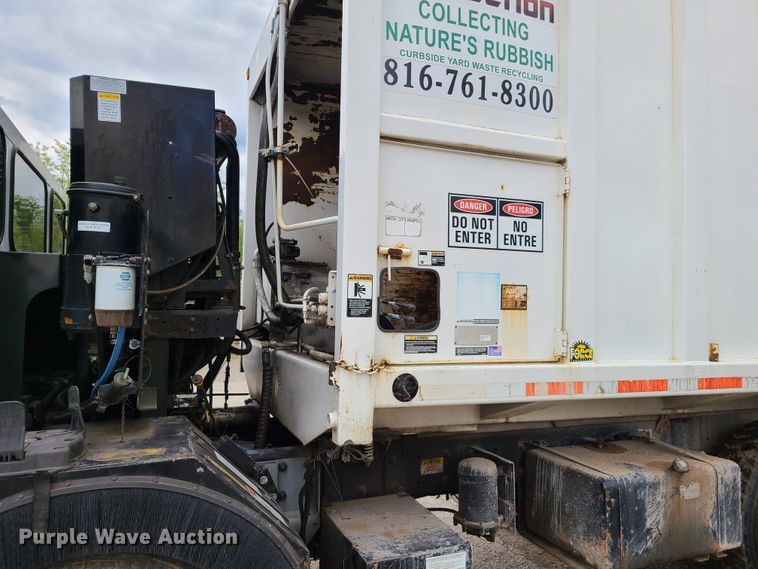 image for item K5855 2002 Crane Carrier  refuse truck