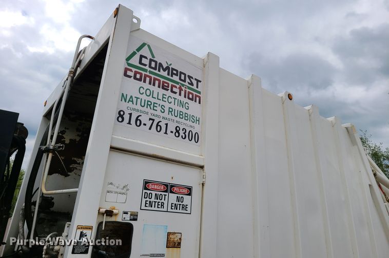 image for item K5855 2002 Crane Carrier  refuse truck