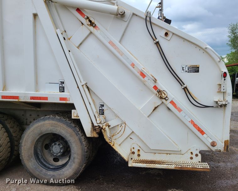 image for item K5855 2002 Crane Carrier  refuse truck