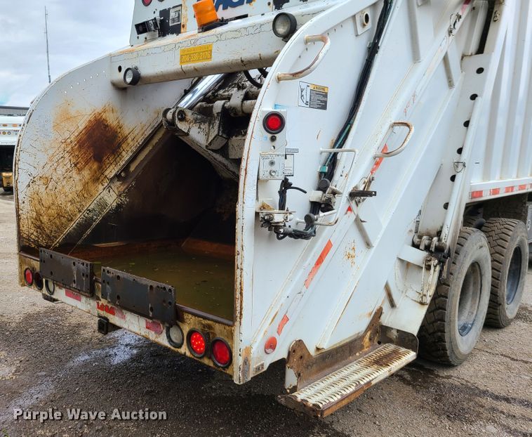 image for item K5855 2002 Crane Carrier  refuse truck