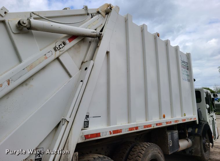 image for item K5855 2002 Crane Carrier  refuse truck