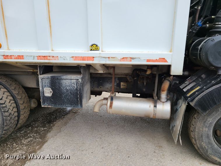 image for item K5855 2002 Crane Carrier  refuse truck