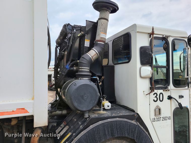 image for item K5855 2002 Crane Carrier  refuse truck