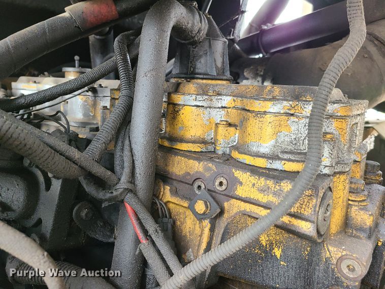 image for item K5855 2002 Crane Carrier  refuse truck