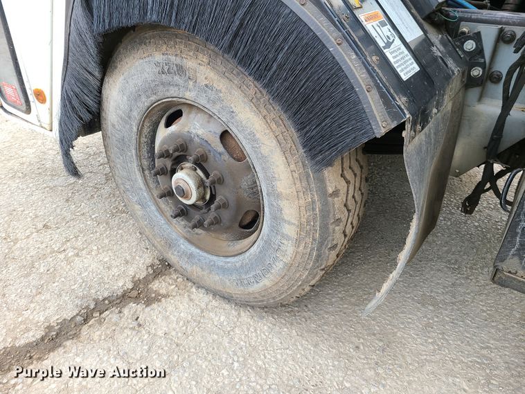 image for item K5855 2002 Crane Carrier  refuse truck